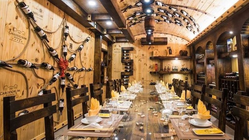 Nhà hàng hầm rượu vang Đẳng Cấp